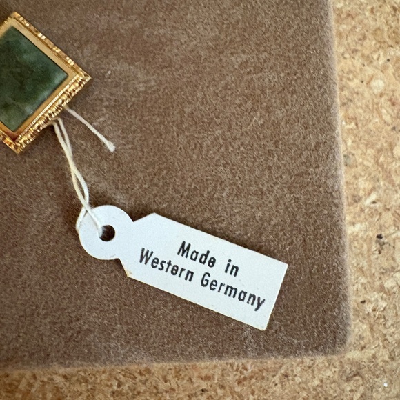 Vintage Men's Cuff Links and Tie Tack Set - Green Finish and gold tone - Picture 6 of 12